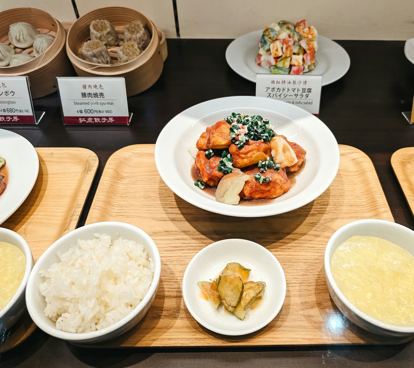 Miso-keitto lisukkailla, kuviuskuva